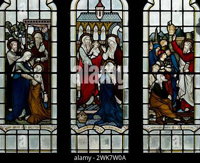 Buntglas in St. Augustine`s Church, Edgbaston, Birmingham, Großbritannien Stockfoto